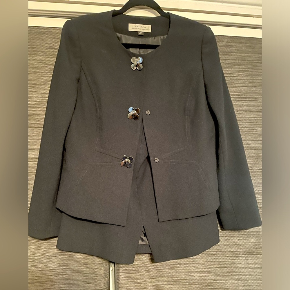 Tahari Women’s Size 10 Navy Blue Skirt Suit with Beautiful Floral Buttons